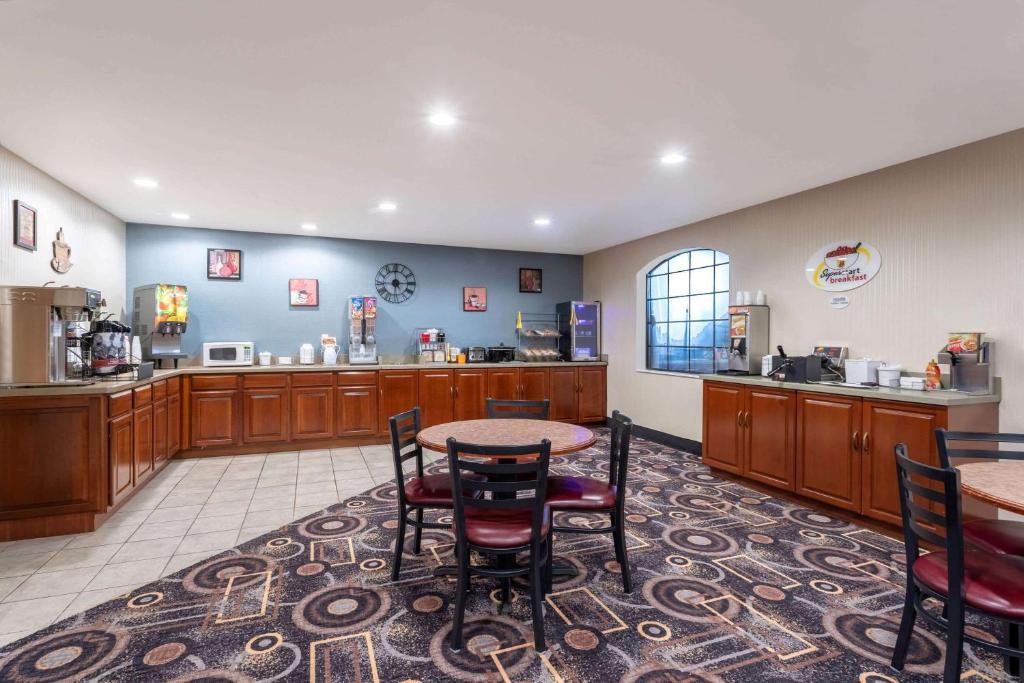 Super 8 By Wyndham Marysville/Port Huron Area Exteriör bild